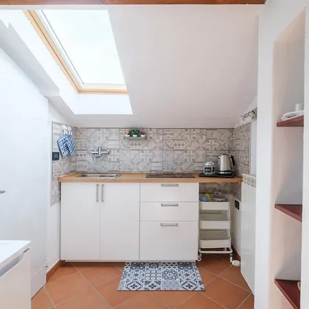 Dell'abbadia By Bolonia